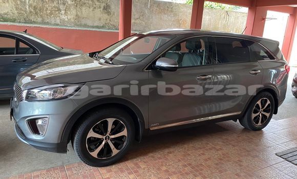 Buy Used Kia Sorento Silver Car in Douala in Littoral Cameroon