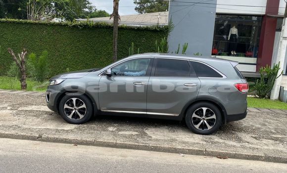 Sayi Na hannu Kia Sorento Azurfa Mota in Douala a Ƙasar Kamaru Sayi Na hannu Kia Sorento Azurfa Mota in Douala a Ƙasar Kamaru