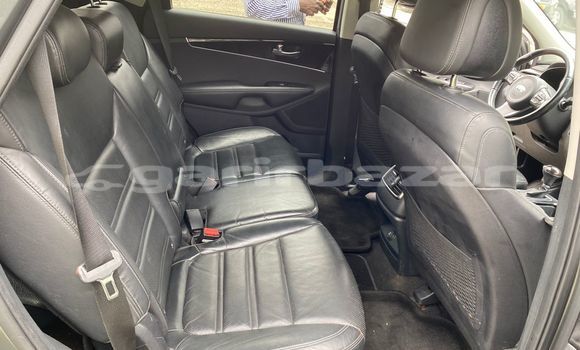 Sayi Na hannu Kia Sorento Azurfa Mota in Douala a Ƙasar Kamaru Sayi Na hannu Kia Sorento Azurfa Mota in Douala a Ƙasar Kamaru