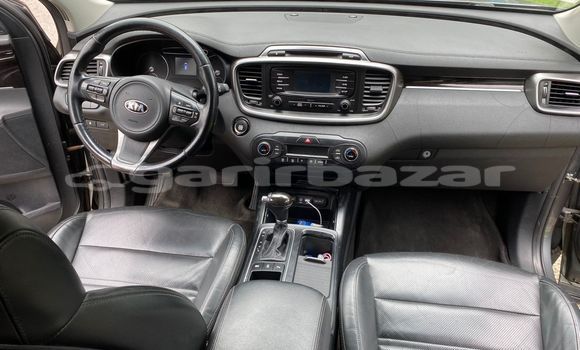 Sayi Na hannu Kia Sorento Azurfa Mota in Douala a Ƙasar Kamaru Sayi Na hannu Kia Sorento Azurfa Mota in Douala a Ƙasar Kamaru