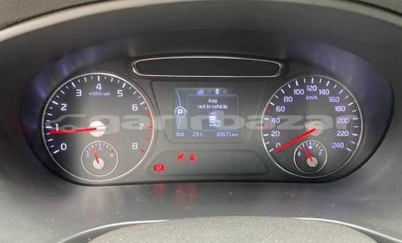 Sayi Na hannu Kia Sorento Azurfa Mota in Douala a Ƙasar Kamaru Sayi Na hannu Kia Sorento Azurfa Mota in Douala a Ƙasar Kamaru