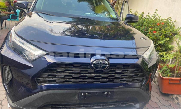 Sayi Sabo Toyota RAV4 Blue Mota in Yaounde a Babban Kamaru Sayi Sabo Toyota RAV4 Blue Mota in Yaounde a Babban Kamaru