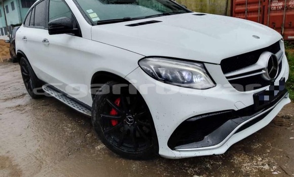 Sayi Sabo Mercedes‒Benz GLE Coupe White Mota in Douala a Ƙasar Kamaru