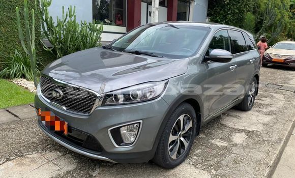 Sayi Na hannu Kia Sorento Azurfa Mota in Douala a Ƙasar Kamaru