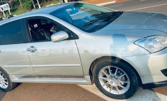 Sayi Na hannu Toyota Corolla Azurfa Mota in Yaounde a Babban Kamaru Sayi Na hannu Toyota Corolla Azurfa Mota in Yaounde a Babban Kamaru