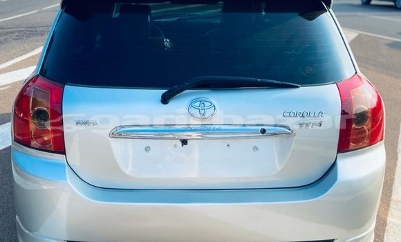 Sayi Na hannu Toyota Corolla Azurfa Mota in Yaounde a Babban Kamaru Sayi Na hannu Toyota Corolla Azurfa Mota in Yaounde a Babban Kamaru