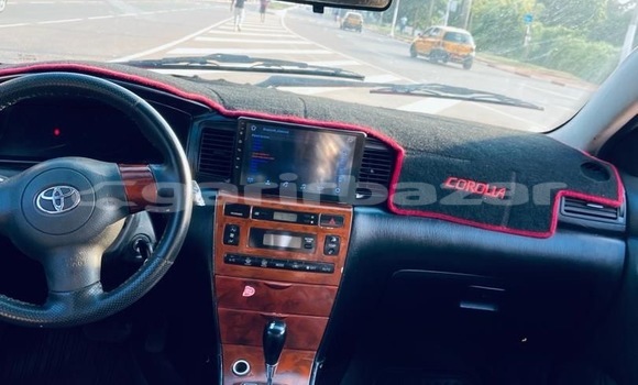 Sayi Na hannu Toyota Corolla Azurfa Mota in Yaounde a Babban Kamaru Sayi Na hannu Toyota Corolla Azurfa Mota in Yaounde a Babban Kamaru