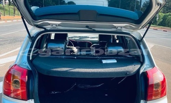 Sayi Na hannu Toyota Corolla Azurfa Mota in Yaounde a Babban Kamaru Sayi Na hannu Toyota Corolla Azurfa Mota in Yaounde a Babban Kamaru