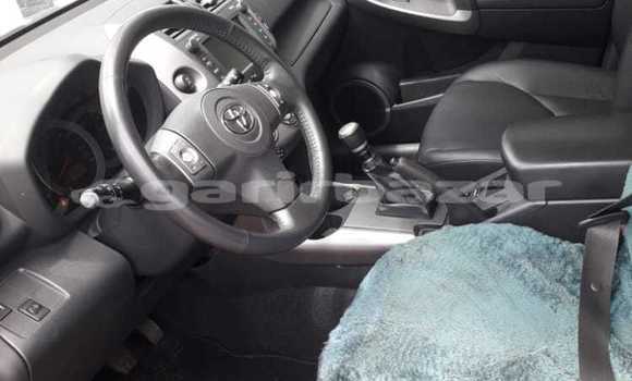 Sayi Na hannu Toyota RAV4 Black Mota in Douala a Ƙasar Kamaru Sayi Na hannu Toyota RAV4 Black Mota in Douala a Ƙasar Kamaru