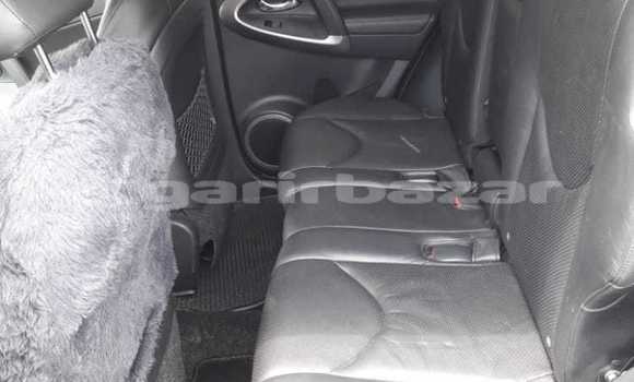 Sayi Na hannu Toyota RAV4 Black Mota in Douala a Ƙasar Kamaru Sayi Na hannu Toyota RAV4 Black Mota in Douala a Ƙasar Kamaru