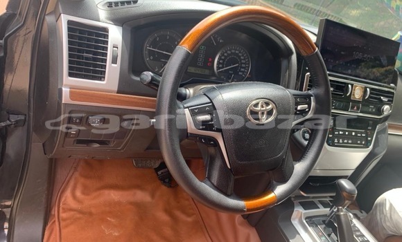 Acheter Occasion Voiture Toyota Land Cruiser Noir à Yaoundé, Central Cameroon Acheter Occasion Voiture Toyota Land Cruiser Noir à Yaoundé, Central Cameroon