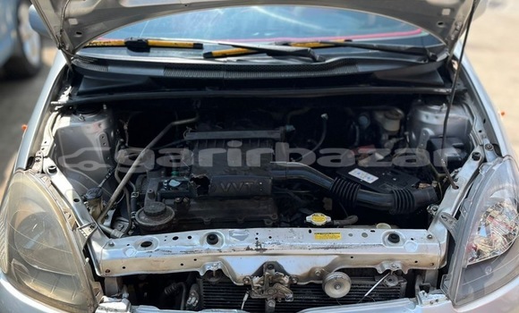 Sayi Na hannu Toyota Yaris Azurfa Mota in Douala a Ƙasar Kamaru Sayi Na hannu Toyota Yaris Azurfa Mota in Douala a Ƙasar Kamaru