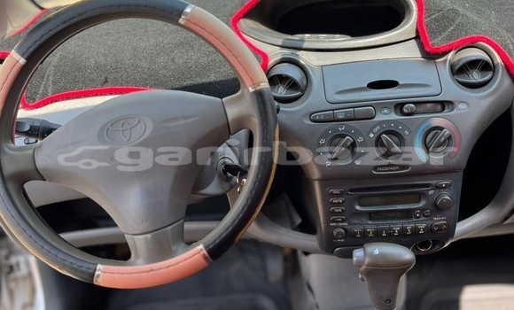 Sayi Na hannu Toyota Yaris Azurfa Mota in Douala a Ƙasar Kamaru Sayi Na hannu Toyota Yaris Azurfa Mota in Douala a Ƙasar Kamaru