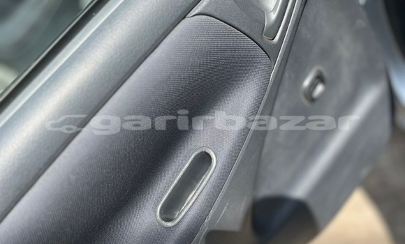 Sayi Na hannu Toyota Yaris Azurfa Mota in Douala a Ƙasar Kamaru Sayi Na hannu Toyota Yaris Azurfa Mota in Douala a Ƙasar Kamaru