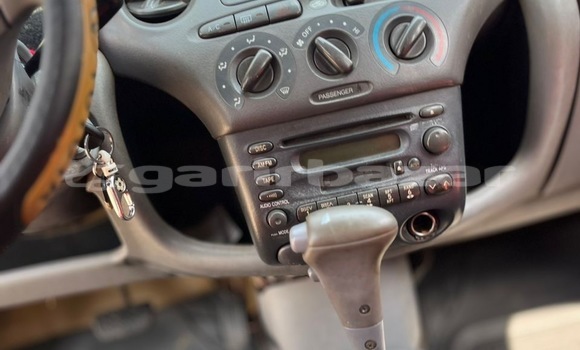 Sayi Na hannu Toyota Yaris Azurfa Mota in Douala a Ƙasar Kamaru Sayi Na hannu Toyota Yaris Azurfa Mota in Douala a Ƙasar Kamaru