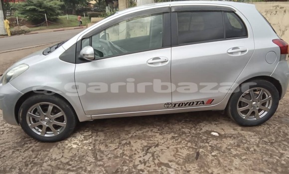 Acheter Neuf Voiture Toyota Vitz Gris à Yaoundé, Central Cameroon