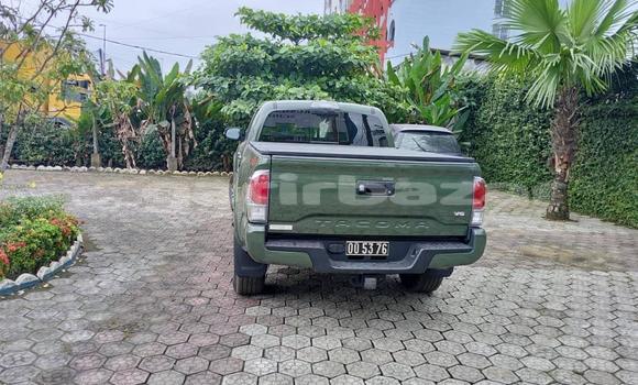 Sayi Sabo Toyota Tacoma Green Mota in Douala a Ƙasar Kamaru Sayi Sabo Toyota Tacoma Green Mota in Douala a Ƙasar Kamaru