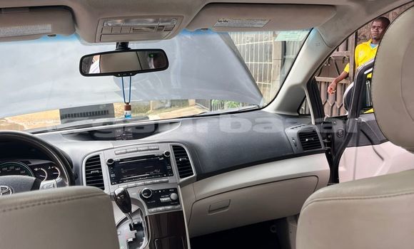 Sayi Na hannu Toyota Venza Azurfa Mota in Douala a Ƙasar Kamaru Sayi Na hannu Toyota Venza Azurfa Mota in Douala a Ƙasar Kamaru