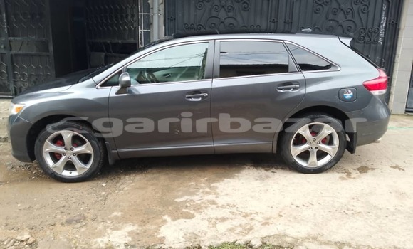 Sayi Na hannu Toyota Venza Azurfa Mota in Douala a Ƙasar Kamaru Sayi Na hannu Toyota Venza Azurfa Mota in Douala a Ƙasar Kamaru