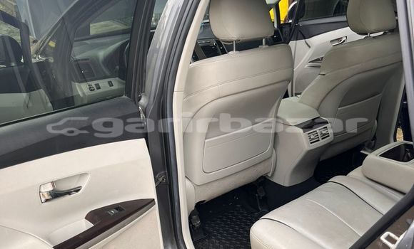 Sayi Na hannu Toyota Venza Azurfa Mota in Douala a Ƙasar Kamaru Sayi Na hannu Toyota Venza Azurfa Mota in Douala a Ƙasar Kamaru