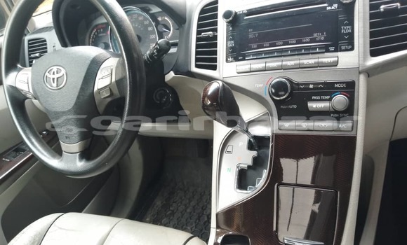 Sayi Na hannu Toyota Venza Azurfa Mota in Douala a Ƙasar Kamaru Sayi Na hannu Toyota Venza Azurfa Mota in Douala a Ƙasar Kamaru