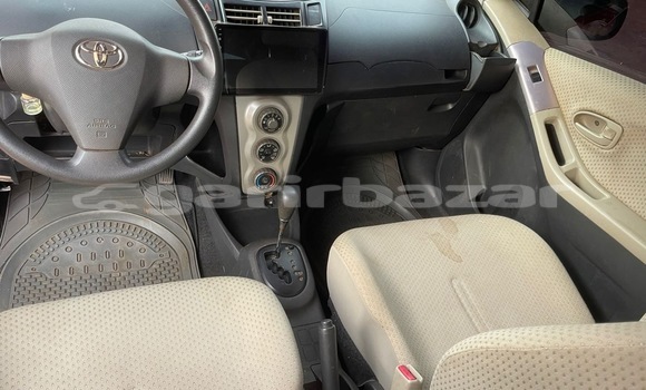 Acheter Neuf Voiture Toyota Yaris Rouge à Yaoundé, Central Cameroon Acheter Neuf Voiture Toyota Yaris Rouge à Yaoundé, Central Cameroon