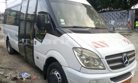 Acheter Occasion Voiture Mercedes‒Benz Viano Blanc à Douala, Littoral Cameroon Acheter Occasion Voiture Mercedes‒Benz Viano Blanc à Douala, Littoral Cameroon