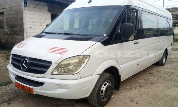 Acheter Occasion Voiture Mercedes‒Benz Viano Blanc à Douala, Littoral Cameroon Acheter Occasion Voiture Mercedes‒Benz Viano Blanc à Douala, Littoral Cameroon