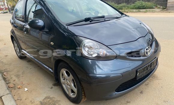 Sayi Imported Toyota Aygo Blue Mota in Douala a Ƙasar Kamaru