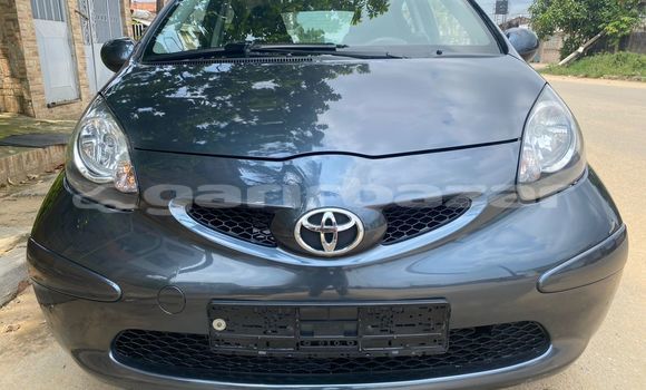 Sayi Imported Toyota Aygo Blue Mota in Douala a Ƙasar Kamaru Sayi Imported Toyota Aygo Blue Mota in Douala a Ƙasar Kamaru