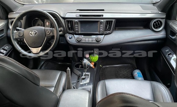 Sayi Sabo Toyota RAV4 Sauran Mota in Yaounde a Babban Kamaru Sayi Sabo Toyota RAV4 Sauran Mota in Yaounde a Babban Kamaru