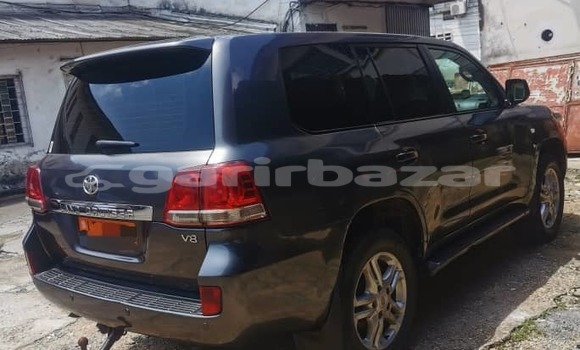Sayi Na hannu Toyota Land Cruiser Azurfa Mota in Douala a Ƙasar Kamaru