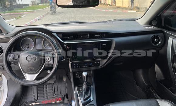 Sayi Na hannu Toyota Corolla II White Mota in Douala a Ƙasar Kamaru Sayi Na hannu Toyota Corolla II White Mota in Douala a Ƙasar Kamaru