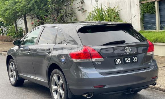 Sayi Na hannu Toyota Corolla Azurfa Mota in Douala a Ƙasar Kamaru