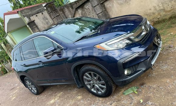 Sayi Na hannu Toyota Hilux Surf Blue Mota in Douala a Ƙasar Kamaru