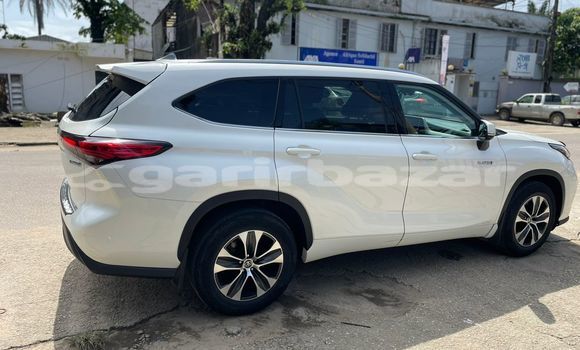 Acheter Occasion Voiture Toyota Highlander Blanc à Douala, Littoral Cameroon Acheter Occasion Voiture Toyota Highlander Blanc à Douala, Littoral Cameroon