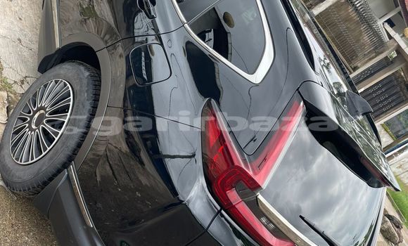 Sayi Na hannu Toyota Hilux Surf Black Mota in Douala a Ƙasar Kamaru