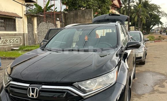 Sayi Na hannu Toyota Hilux Surf Black Mota in Douala a Ƙasar Kamaru