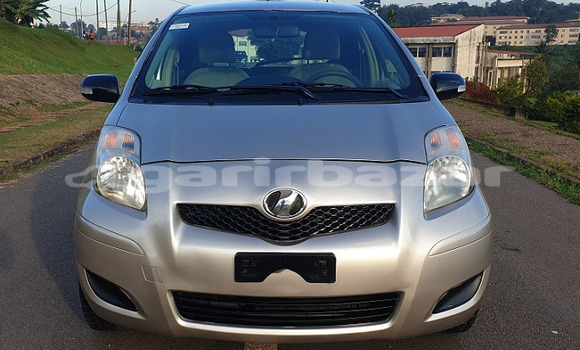 Sayi Na hannu Toyota Yaris Azurfa Mota in Yaounde a Babban Kamaru Sayi Na hannu Toyota Yaris Azurfa Mota in Yaounde a Babban Kamaru