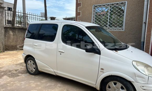 Acheter Occasion Voiture Toyota Yaris Verso Blanc à Douala, Littoral Cameroon Acheter Occasion Voiture Toyota Yaris Verso Blanc à Douala, Littoral Cameroon