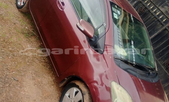 Acheter Neuf Voiture Toyota Yaris Rouge à Yaoundé, Central Cameroon Acheter Neuf Voiture Toyota Yaris Rouge à Yaoundé, Central Cameroon