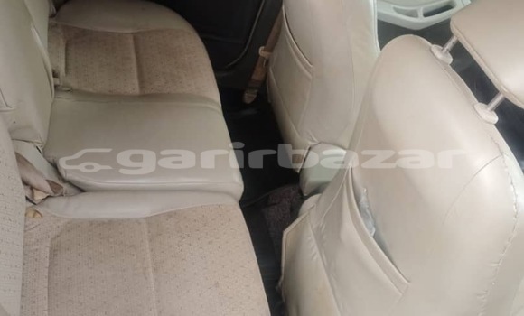 Acheter Neuf Voiture Toyota Yaris Rouge à Yaoundé, Central Cameroon Acheter Neuf Voiture Toyota Yaris Rouge à Yaoundé, Central Cameroon