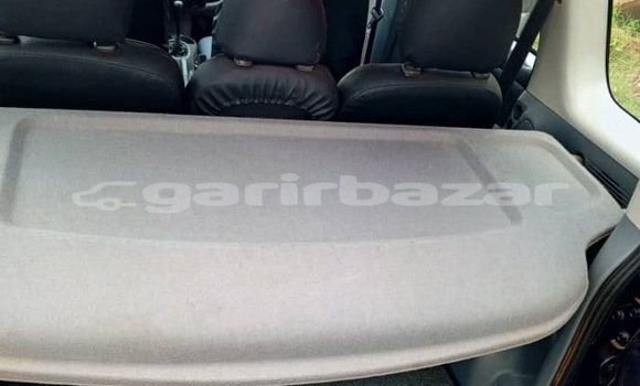 Sayi Na hannu Toyota Verso Blue Mota in Yaounde a Babban Kamaru Sayi Na hannu Toyota Verso Blue Mota in Yaounde a Babban Kamaru