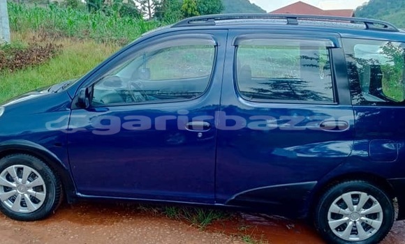 Sayi Na hannu Toyota Verso Blue Mota in Yaounde a Babban Kamaru Sayi Na hannu Toyota Verso Blue Mota in Yaounde a Babban Kamaru