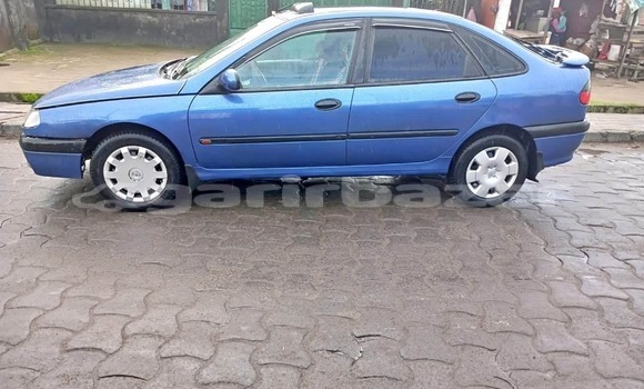 Sayi Sabo Renault Laguna Blue Mota in Douala a Ƙasar Kamaru
