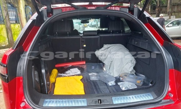 Sayi Na hannu Land Rover Range Rover Velar Red Mota in Douala a Ƙasar Kamaru Sayi Na hannu Land Rover Range Rover Velar Red Mota in Douala a Ƙasar Kamaru