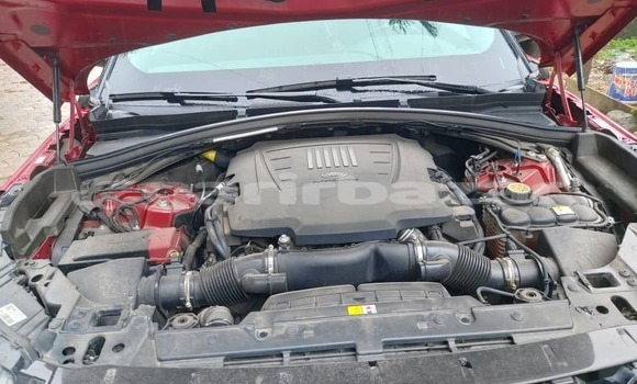 Sayi Na hannu Land Rover Range Rover Velar Red Mota in Douala a Ƙasar Kamaru Sayi Na hannu Land Rover Range Rover Velar Red Mota in Douala a Ƙasar Kamaru