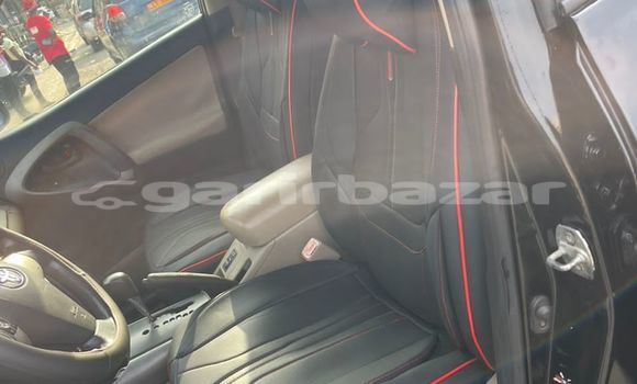 Sayi Na hannu Toyota RAV4 Black Mota in Douala a Ƙasar Kamaru