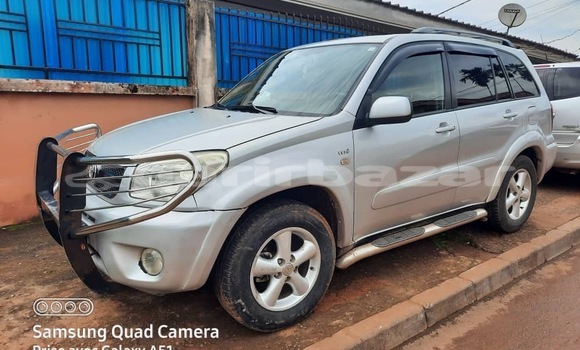 Sayi Sabo Toyota RAV4 Azurfa Mota in Yaounde a Babban Kamaru Sayi Sabo Toyota RAV4 Azurfa Mota in Yaounde a Babban Kamaru