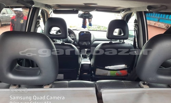 Sayi Sabo Toyota RAV4 Azurfa Mota in Yaounde a Babban Kamaru Sayi Sabo Toyota RAV4 Azurfa Mota in Yaounde a Babban Kamaru